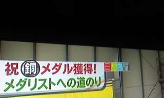 �����_��