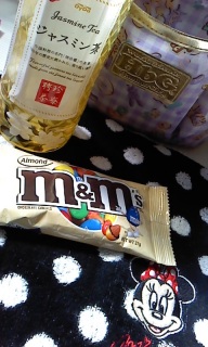 ���J���[