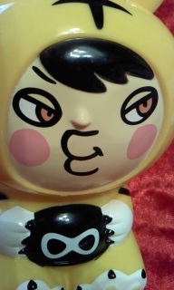 y݁