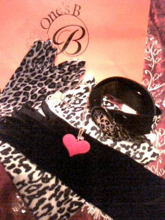 �~������